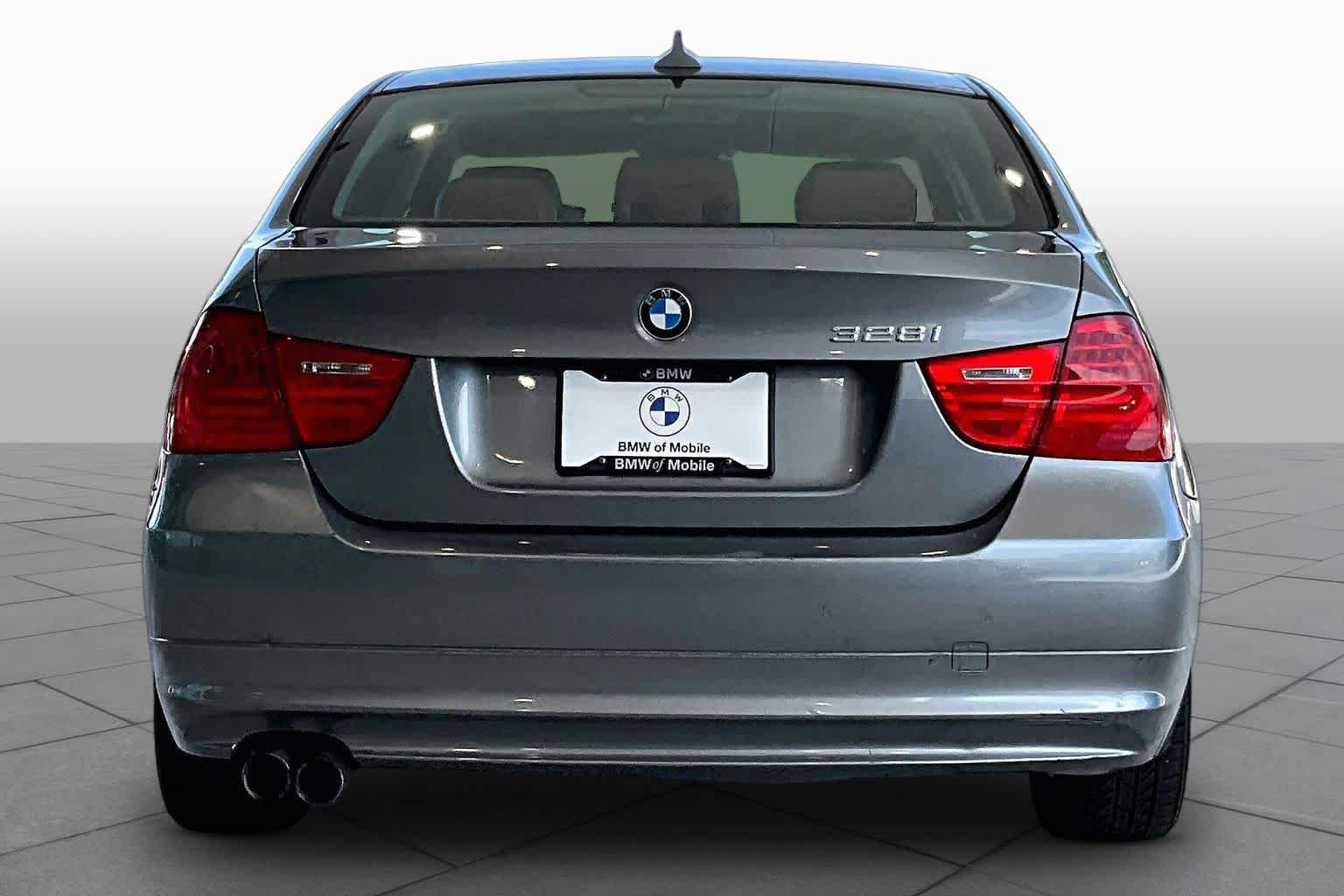 Used 2010 BMW 328i Sedan RWD image 4