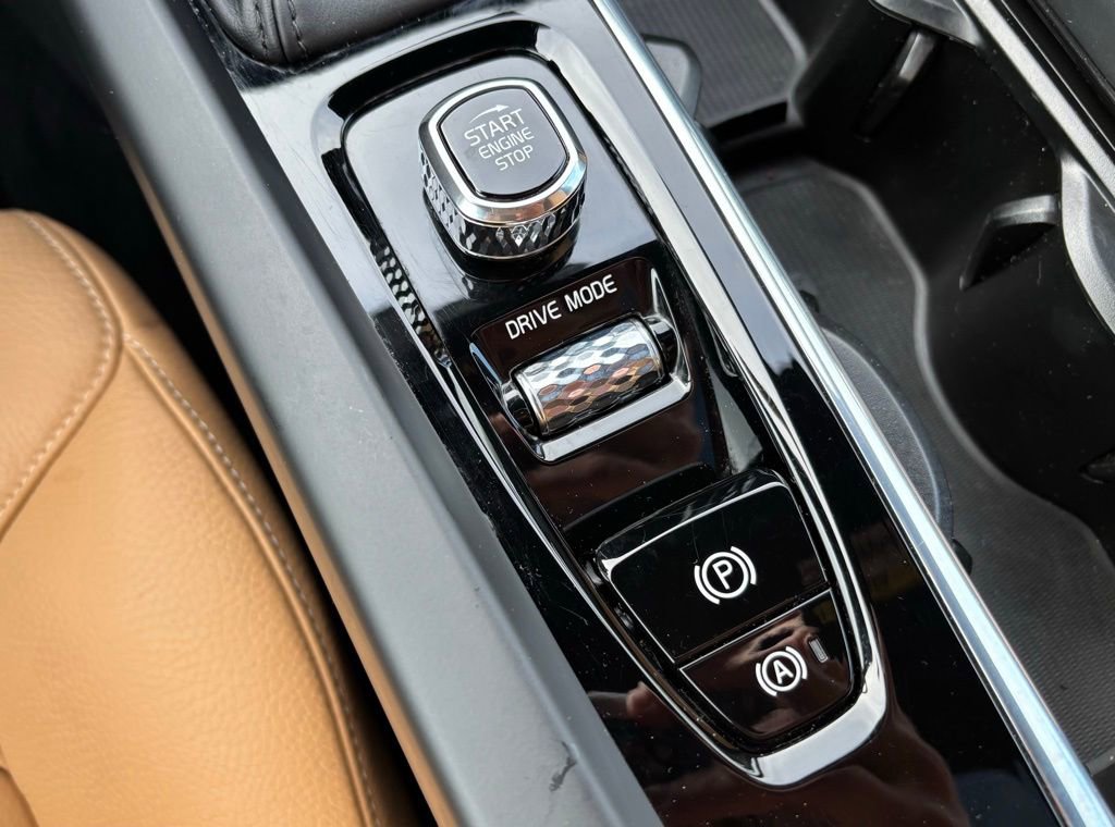 Used 2020 Volvo XC60 T5 Momentum image 12