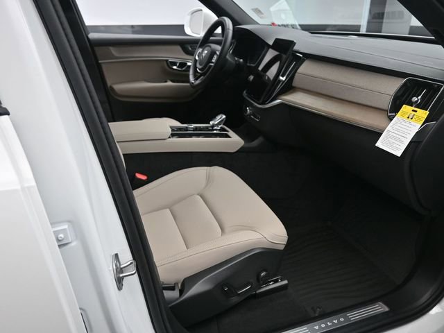 Used 2026 Volvo XC90 B6 Plus w/ Protection Package Premier AWD/4WD image 30