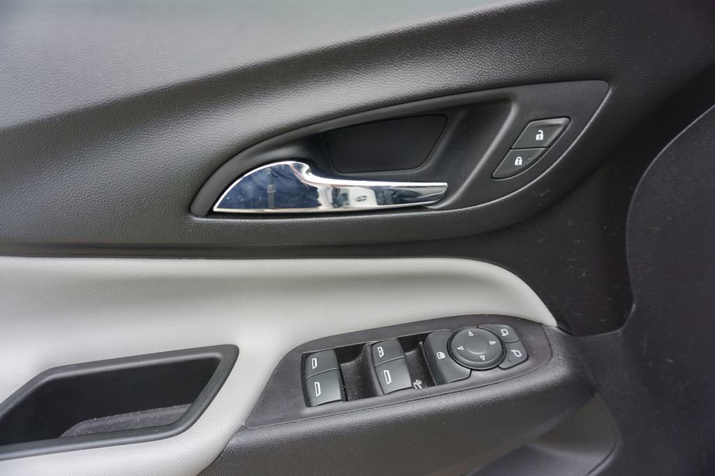 Used 2020 Chevrolet Equinox LS w/ LS Convenience Package FWD image 4
