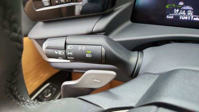 Used 2025 Lexus RZ 300e w/ Cold Area Package image 65