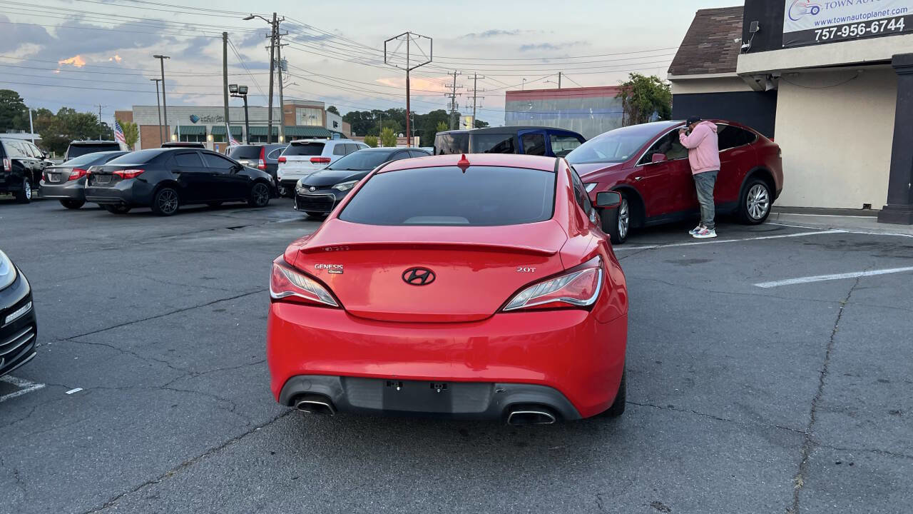 Used 2014 Hyundai Genesis 2.0T image 10