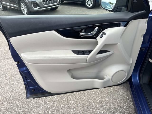 Used 2022 Nissan Rogue Sport SV FWD image 24