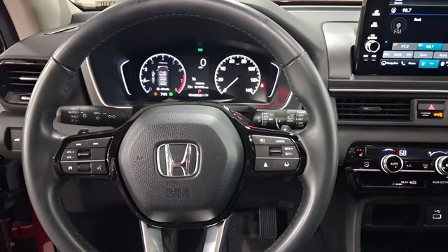 Used 2025 Honda Pilot Touring image 14