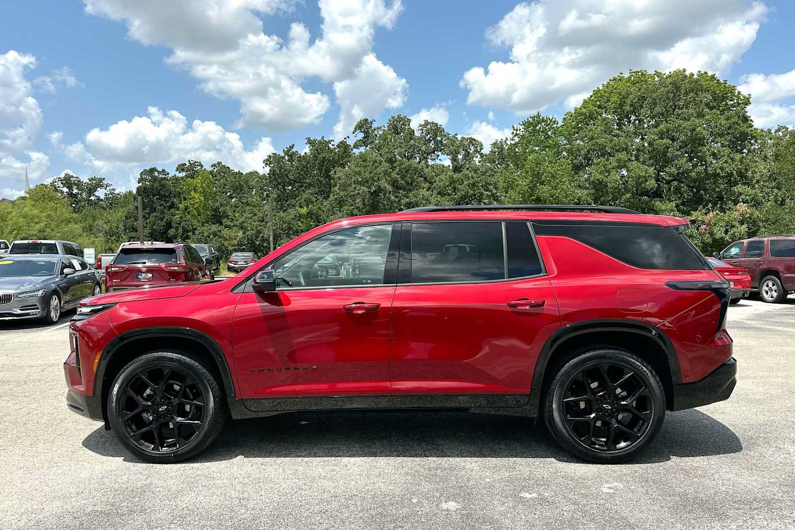Used 2025 Chevrolet Traverse RS FWD image 12