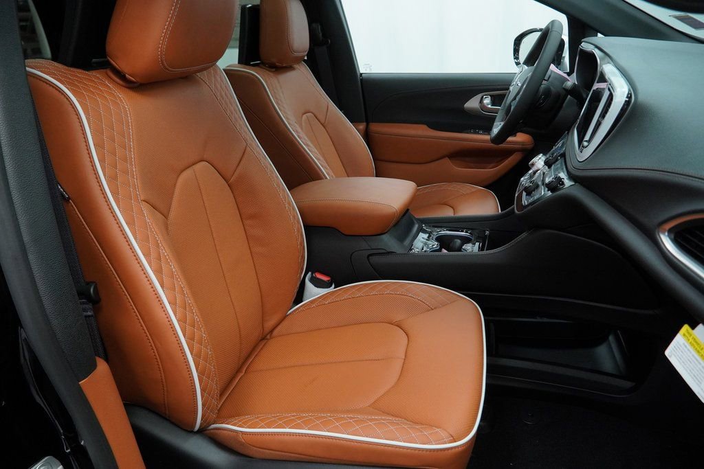 New 2026 Chrysler Pacifica Pinnacle image 33