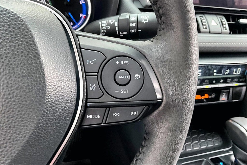 Used 2023 Toyota RAV4 XLE Premium image 12