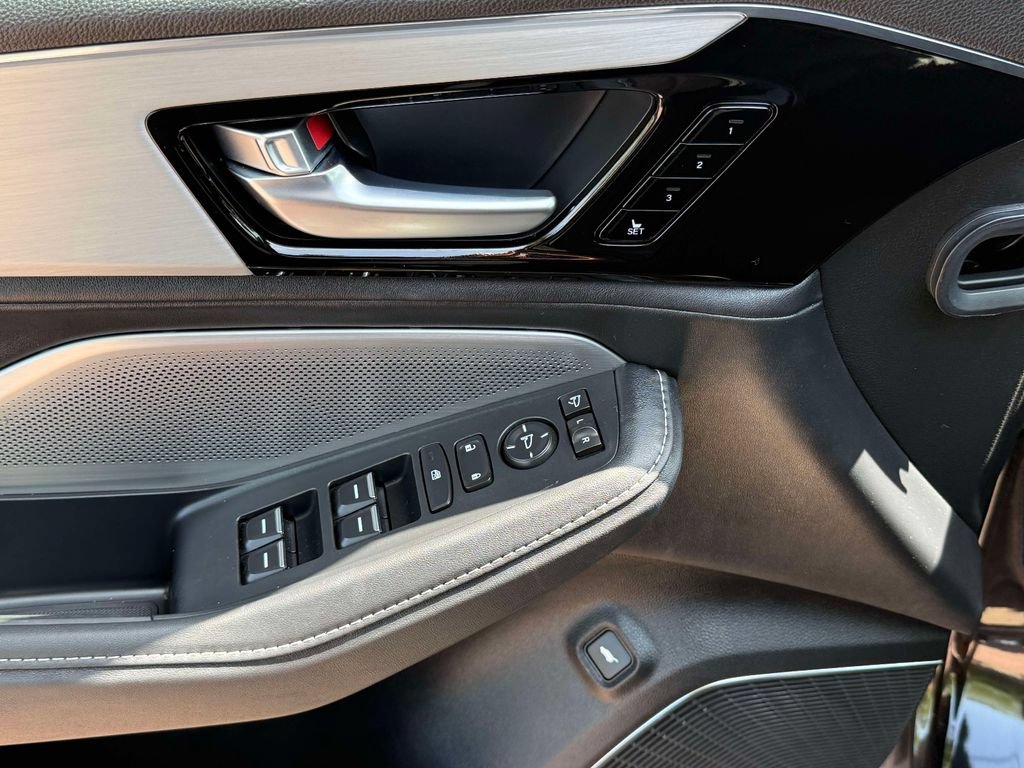 Certified 2025 Acura MDX w/ Technology Package FWD image 17