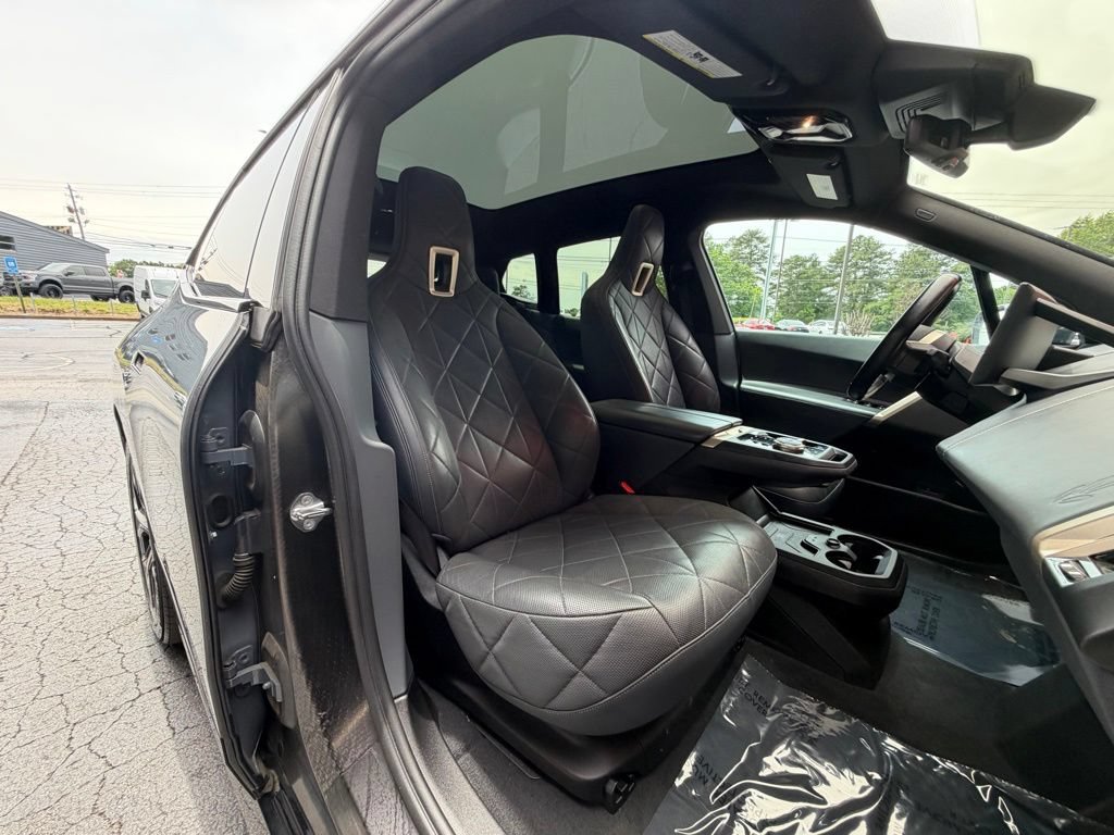 Used 2023 BMW iX xDrive50 w/ Sport Package AWD/4WD image 27