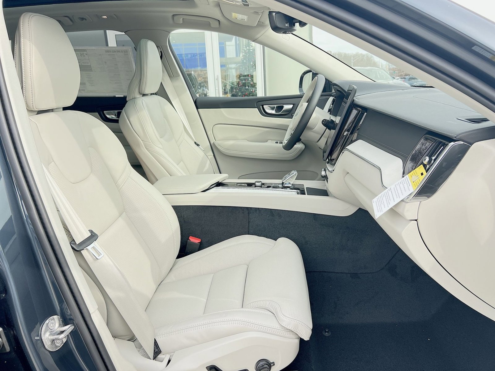 New 2026 Volvo XC60 B5 Ultra w/ Climate Package image 26