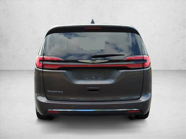 Used 2023 Chrysler Pacifica Touring-L FWD image 6