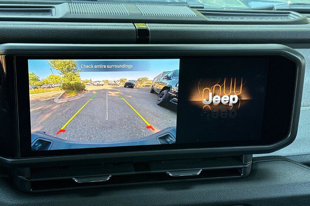 New 2026 Jeep Gladiator Sport AWD/4WD image 18