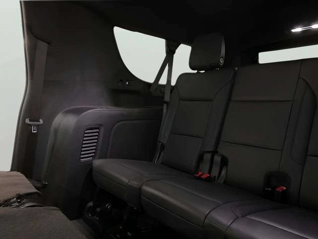 Used 2025 Chevrolet Suburban LT RWD image 75