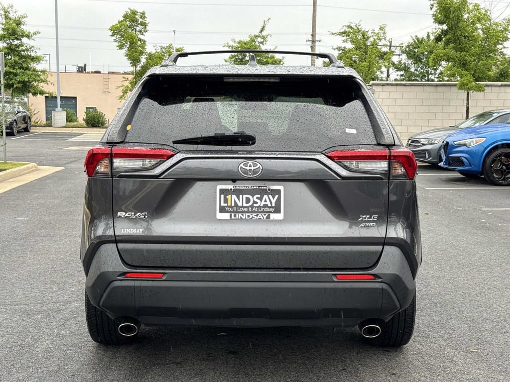 Used 2019 Toyota RAV4 XLE Premium w/ Cold Weather Package AWD/4WD image 4