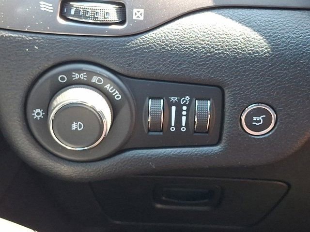 Certified 2021 Jeep Cherokee Latitude Lux w/ Comfort/Convenience Group AWD/4WD image 28