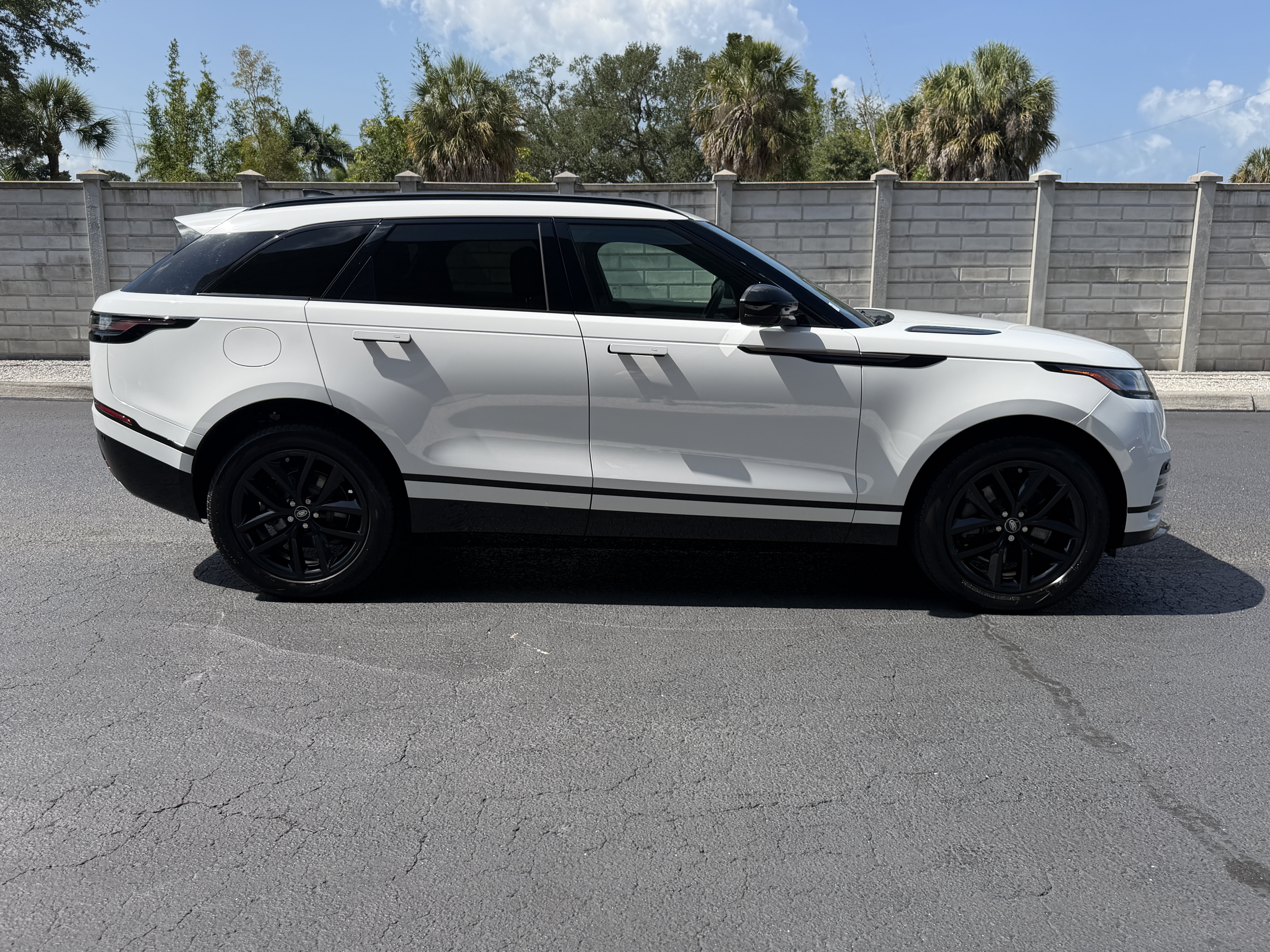 Used 2025 Land Rover Range Rover Velar Dynamic SE AWD/4WD image 7
