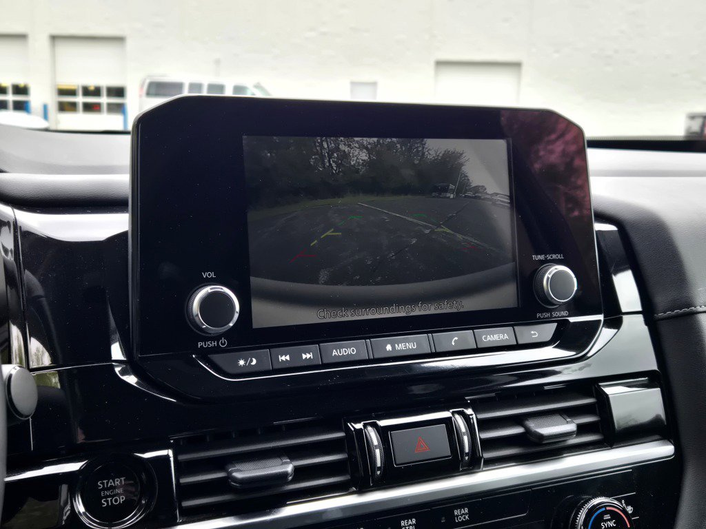 Used 2025 Nissan Pathfinder SV FWD image 28