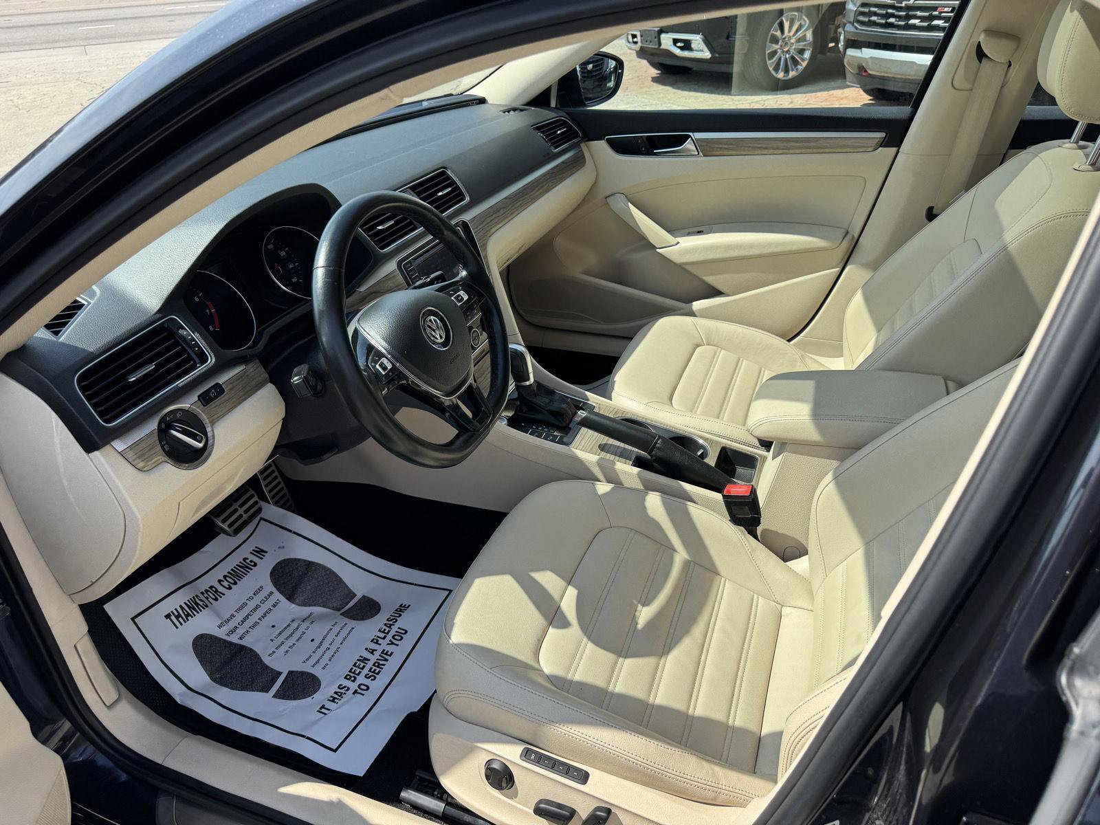 Used 2019 Volkswagen Jetta SE w/ Cold Weather Package image 2