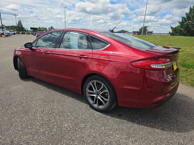 Used 2017 Ford Fusion SE w/ Equipment Group 201A FWD image 3