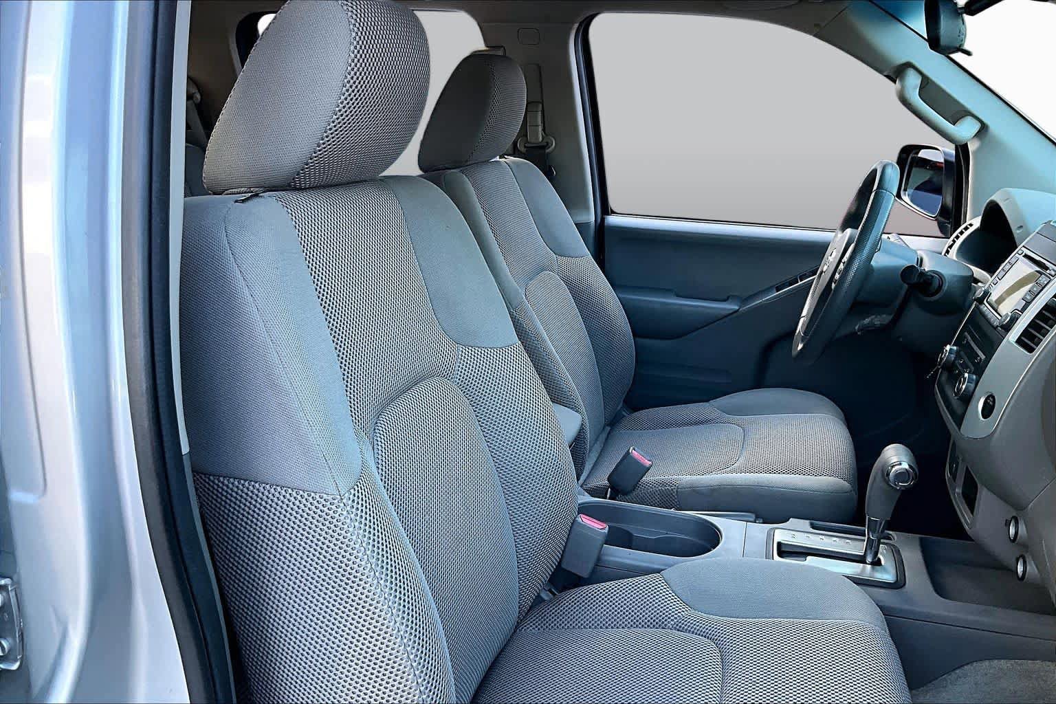 Used 2015 Nissan Frontier SV RWD image 9