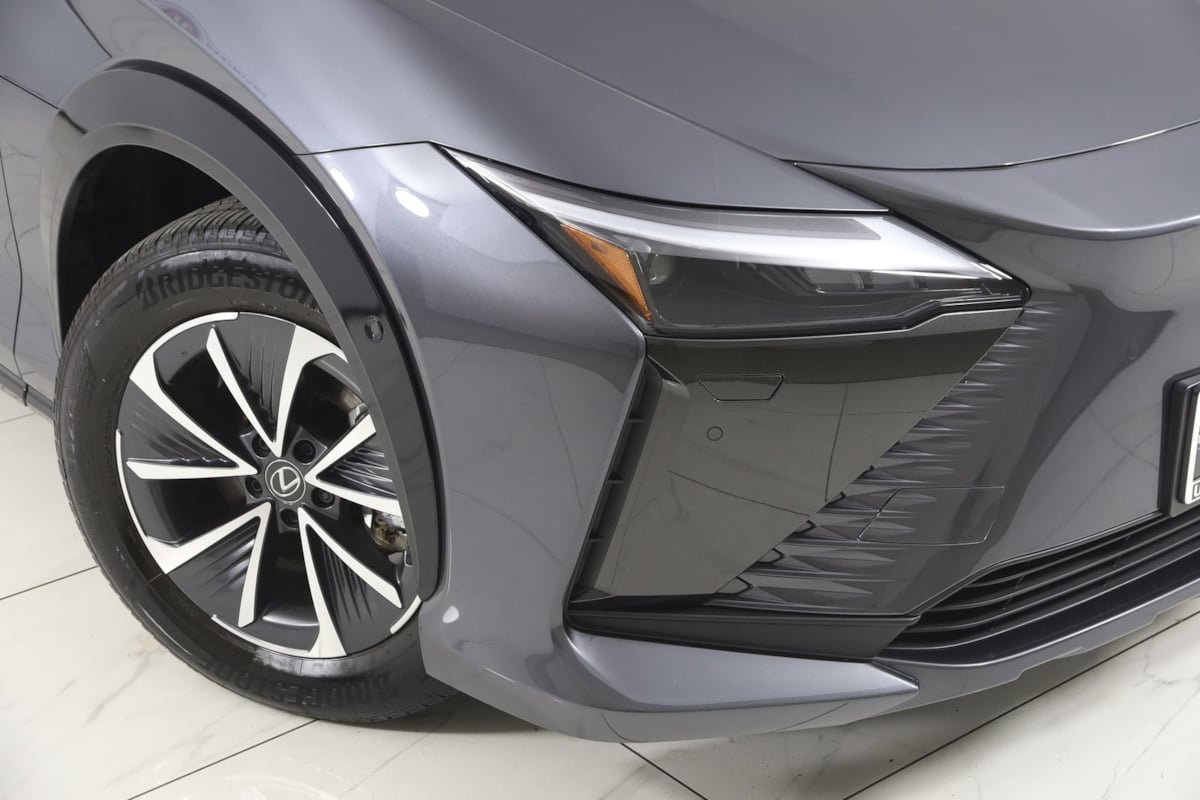 Used 2024 Lexus RZ 450e Premium w/ Technology Package AWD/4WD image 17