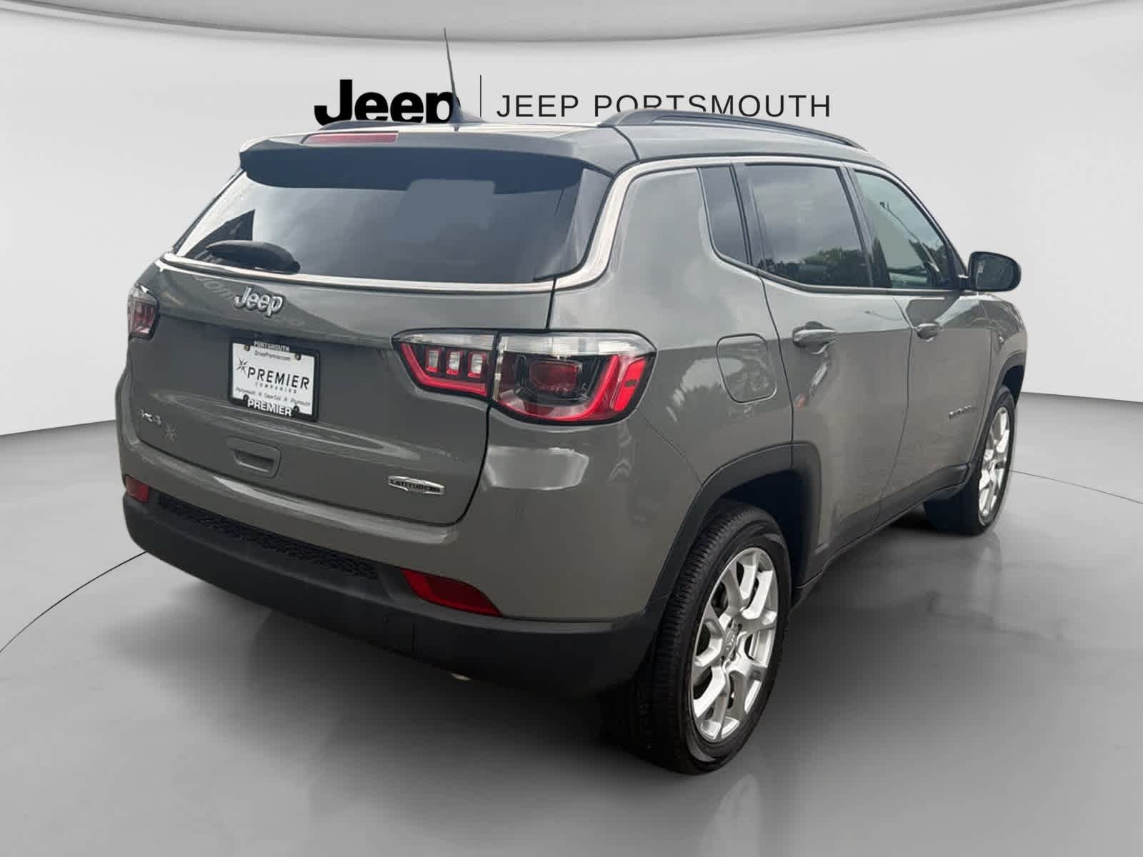 Used 2023 Jeep Compass Latitude AWD/4WD image 7