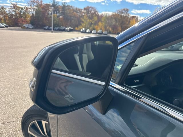 Used 2022 Toyota Venza LE image 18