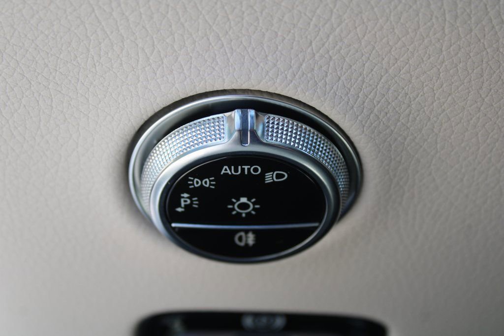 Certified 2025 Mercedes-Benz GLC 350e image 27