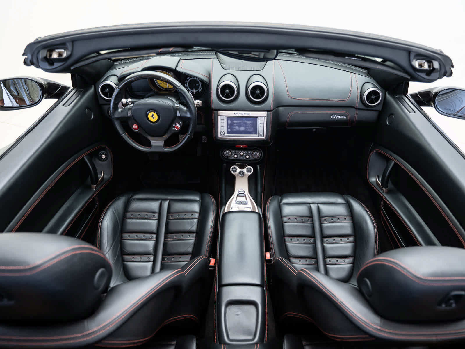 Used 2014 Ferrari California RWD image 19