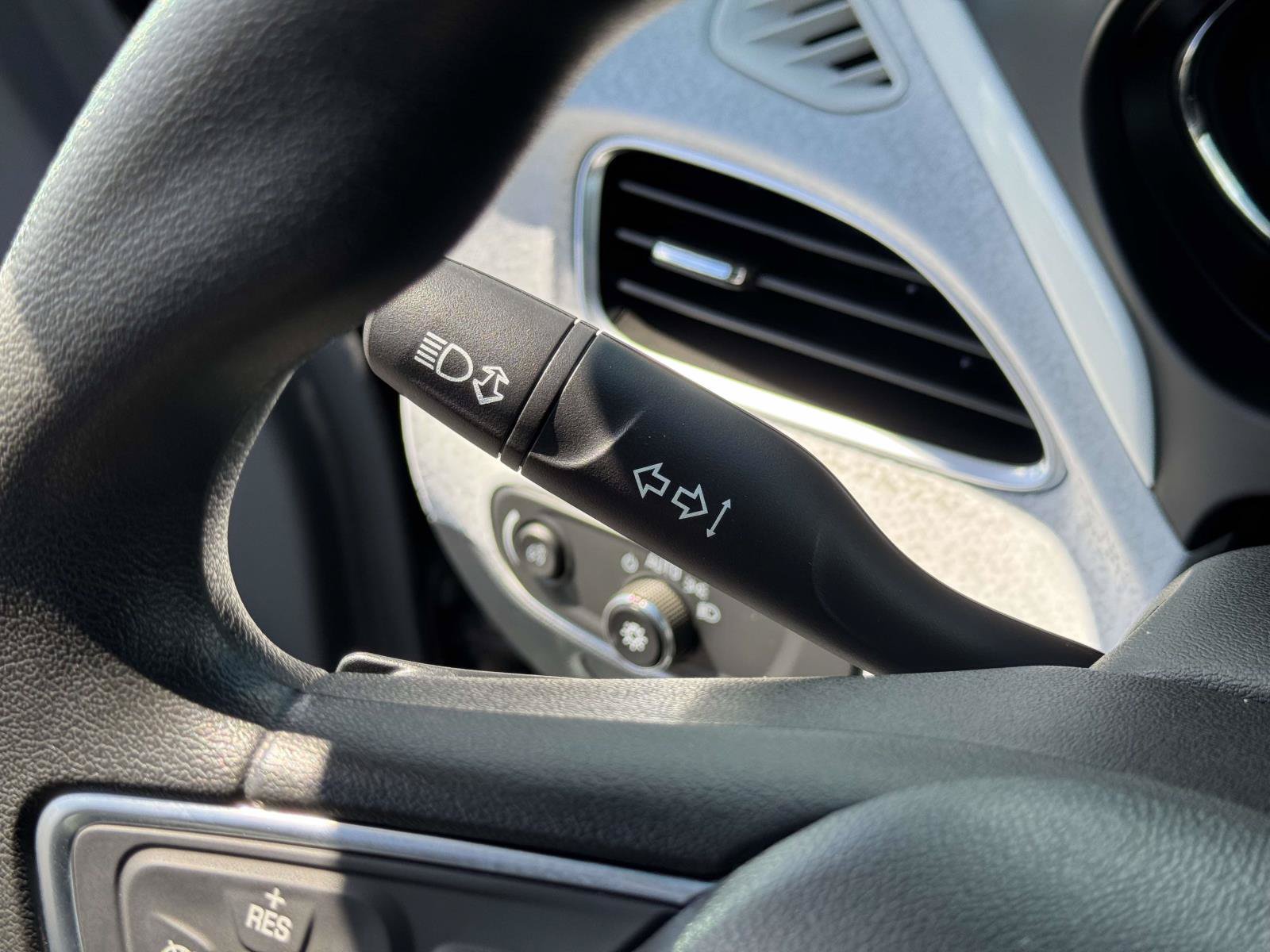 Used 2018 Chevrolet Bolt LT FWD image 9