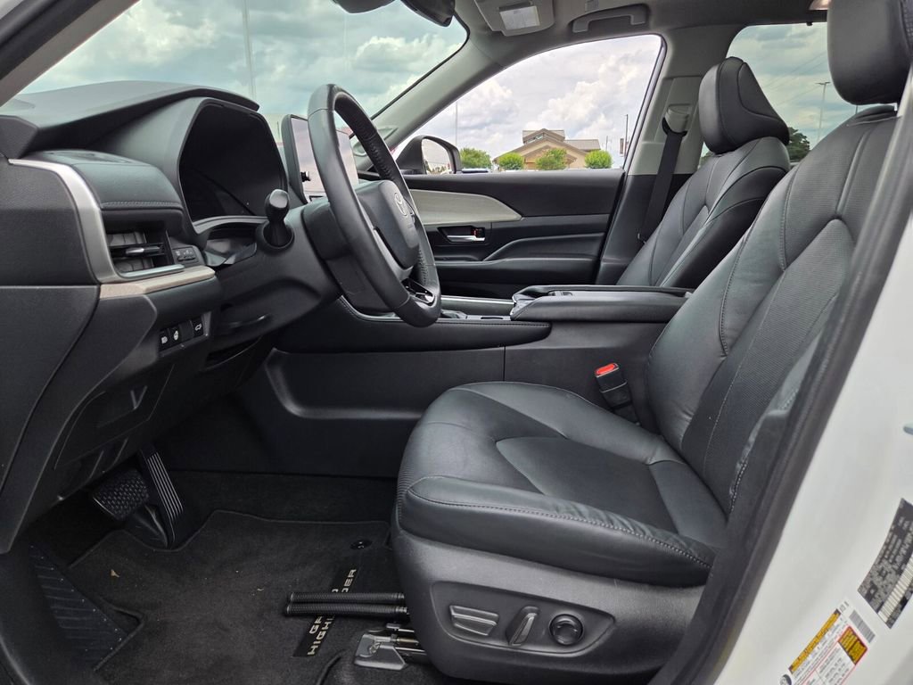 Used 2024 Toyota Grand Highlander FWD image 5