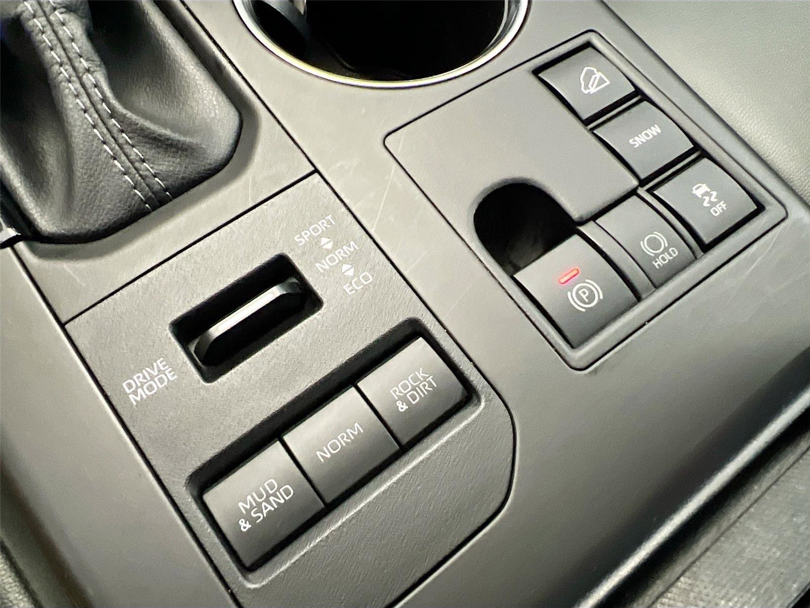 Used 2024 Toyota Highlander XLE image 16