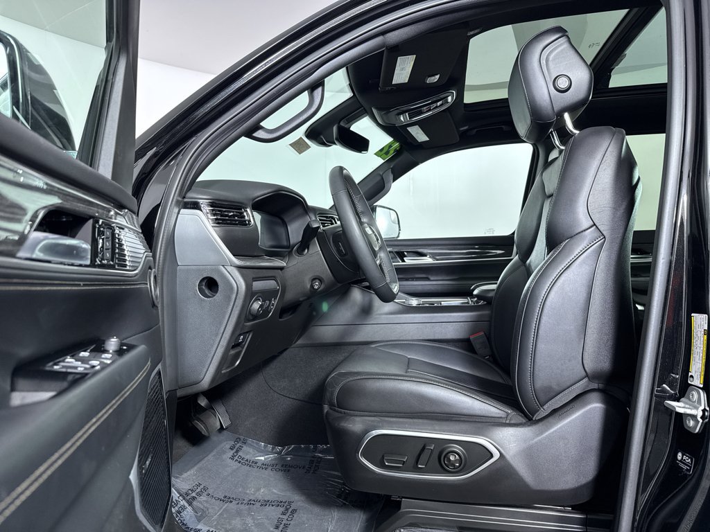 Used 2022 Jeep Wagoneer Series III w/ Premium Group I AWD/4WD image 5