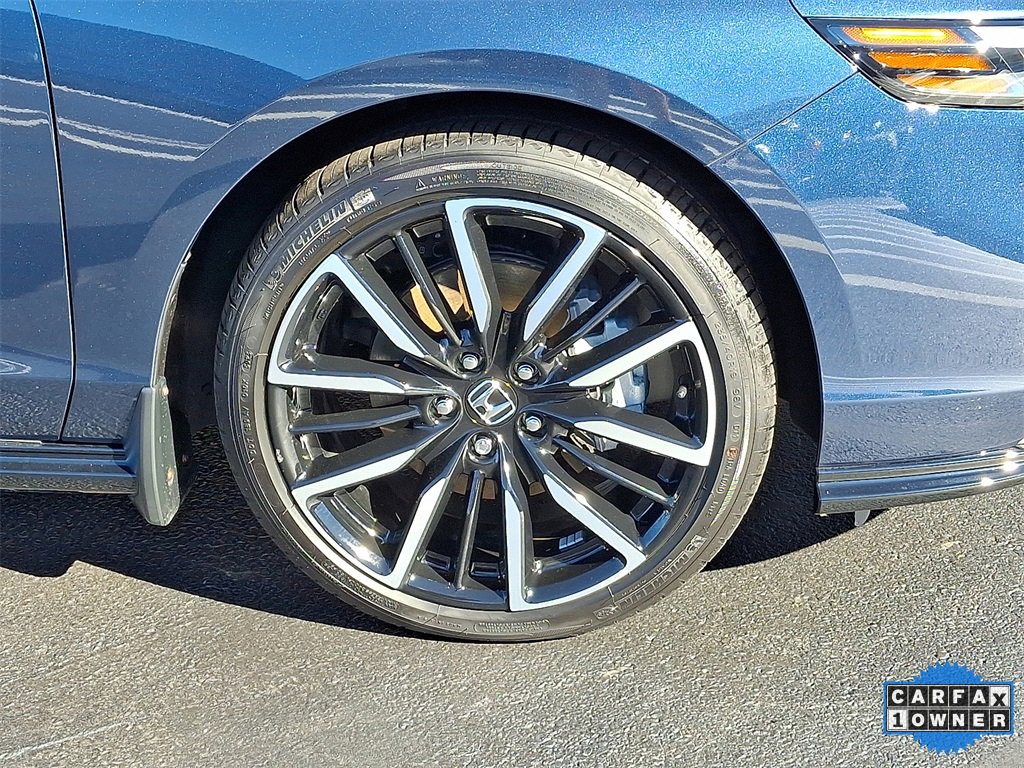 Used 2024 Honda Accord Touring image 11