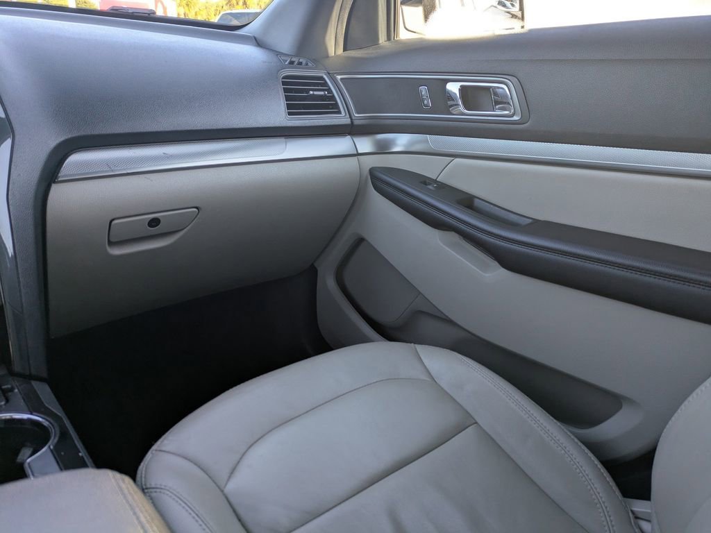 Used 2018 Ford Explorer XLT w/ Equipment Group 202A image 19