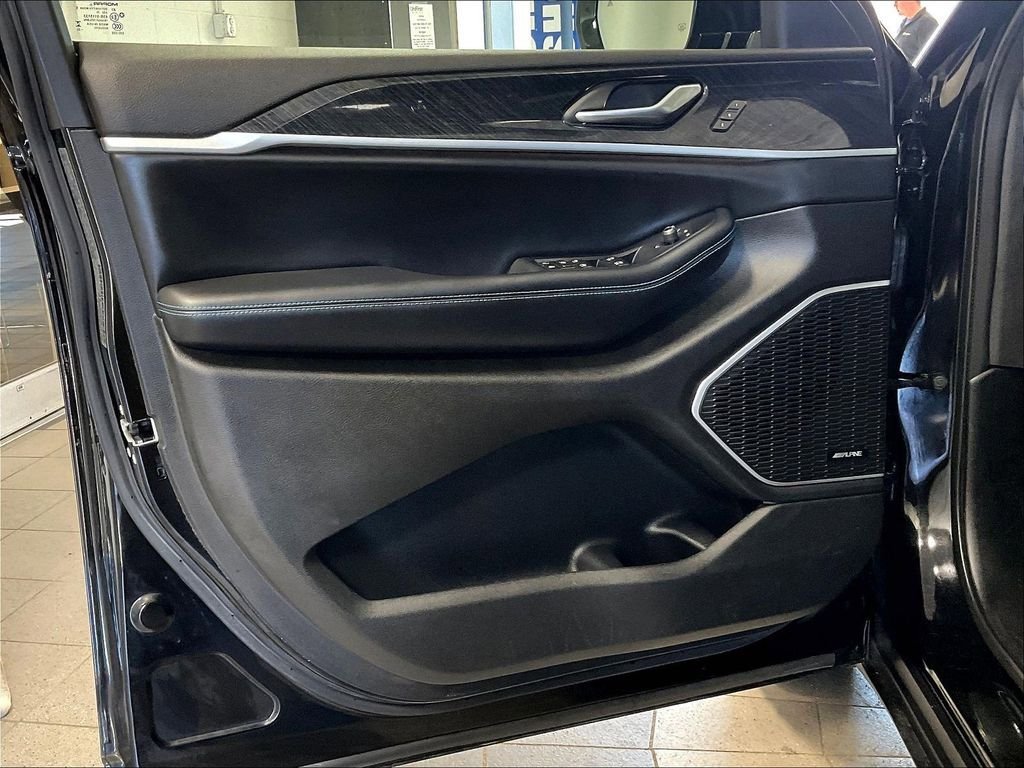 Used 2023 Jeep Grand Cherokee Trailhawk AWD/4WD image 9