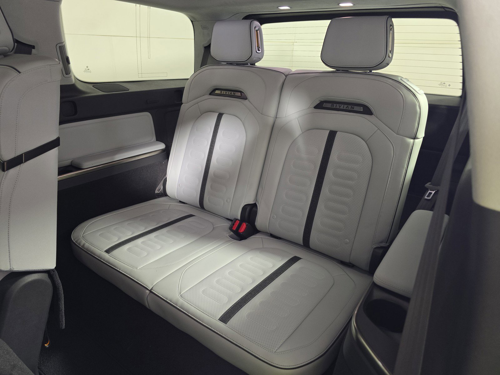 Used 2024 Rivian R1S Adventure AWD/4WD image 22