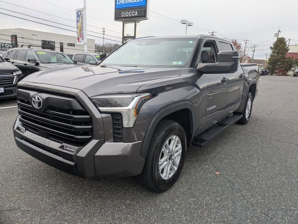 Used 2022 Toyota Tundra SR5 w/ SR5 Convenience Package image 3