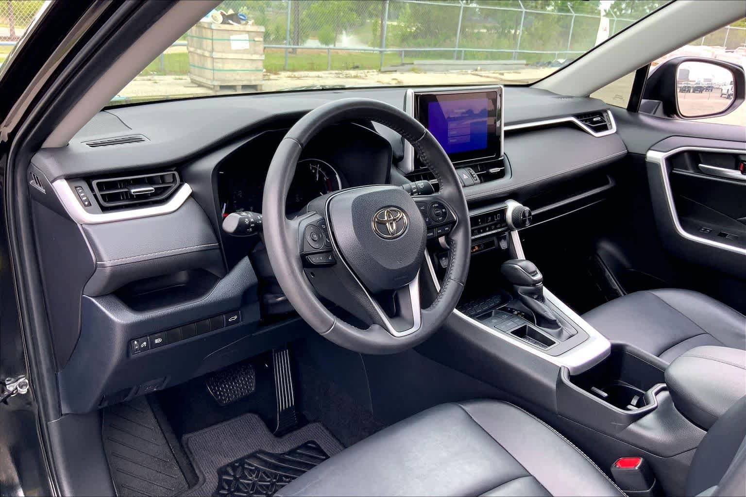 Used 2023 Toyota RAV4 XLE Premium FWD image 17