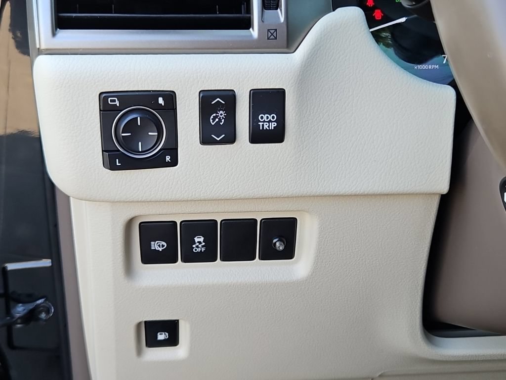 Used 2015 Lexus GX 460 w/ Premium Package AWD/4WD image 14