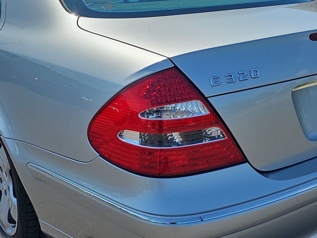 Used 2005 Mercedes-Benz E 320 Sedan image 34