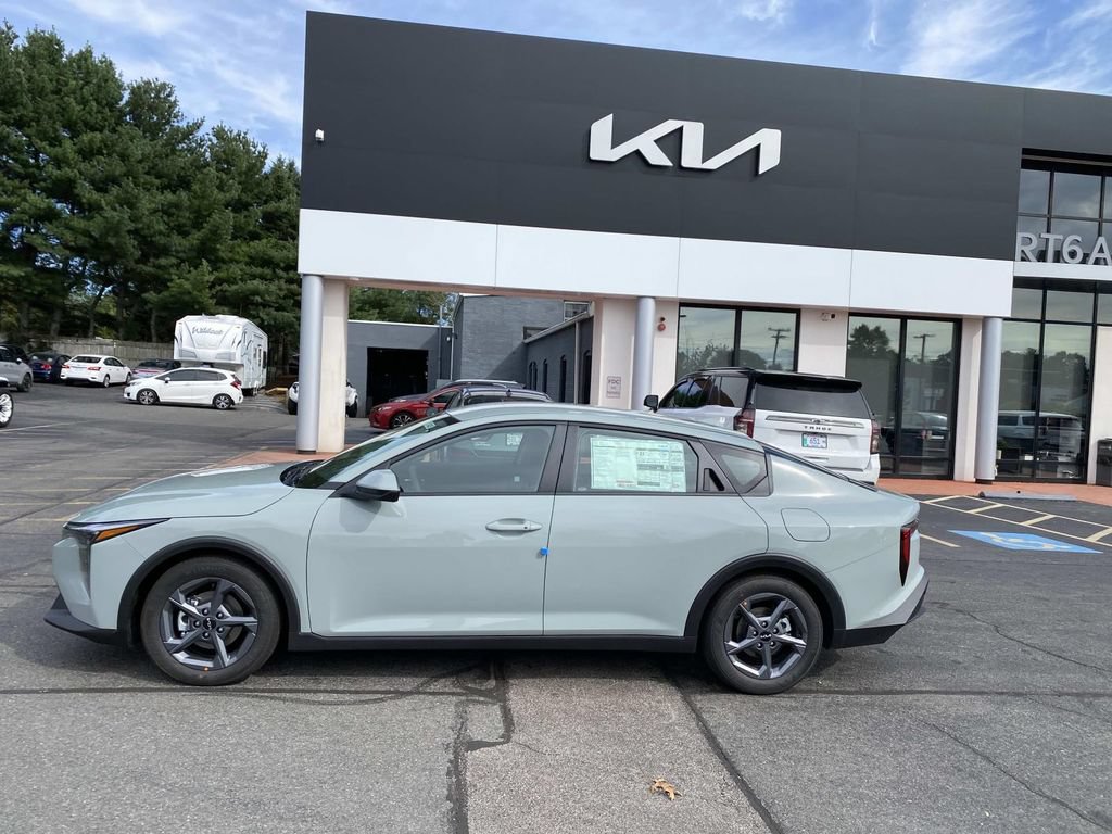 New 2026 Kia K4 FWD image 2