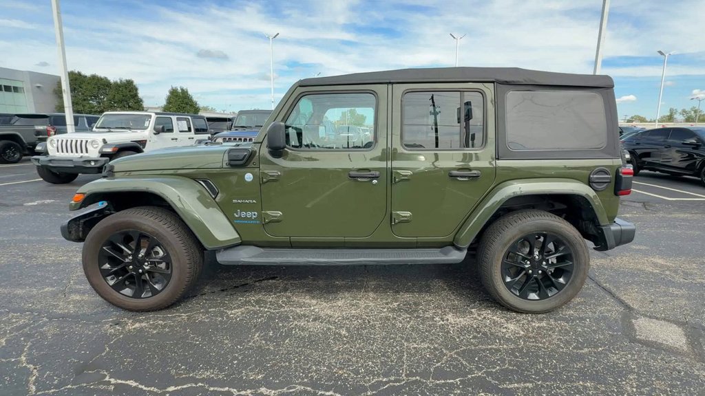 Used 2023 Jeep Wrangler Unlimited Sahara w/ Cold Weather Group AWD/4WD image 5