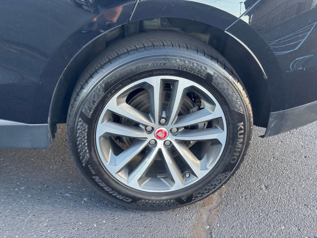 Used 2018 Jaguar F-PACE Premium image 39
