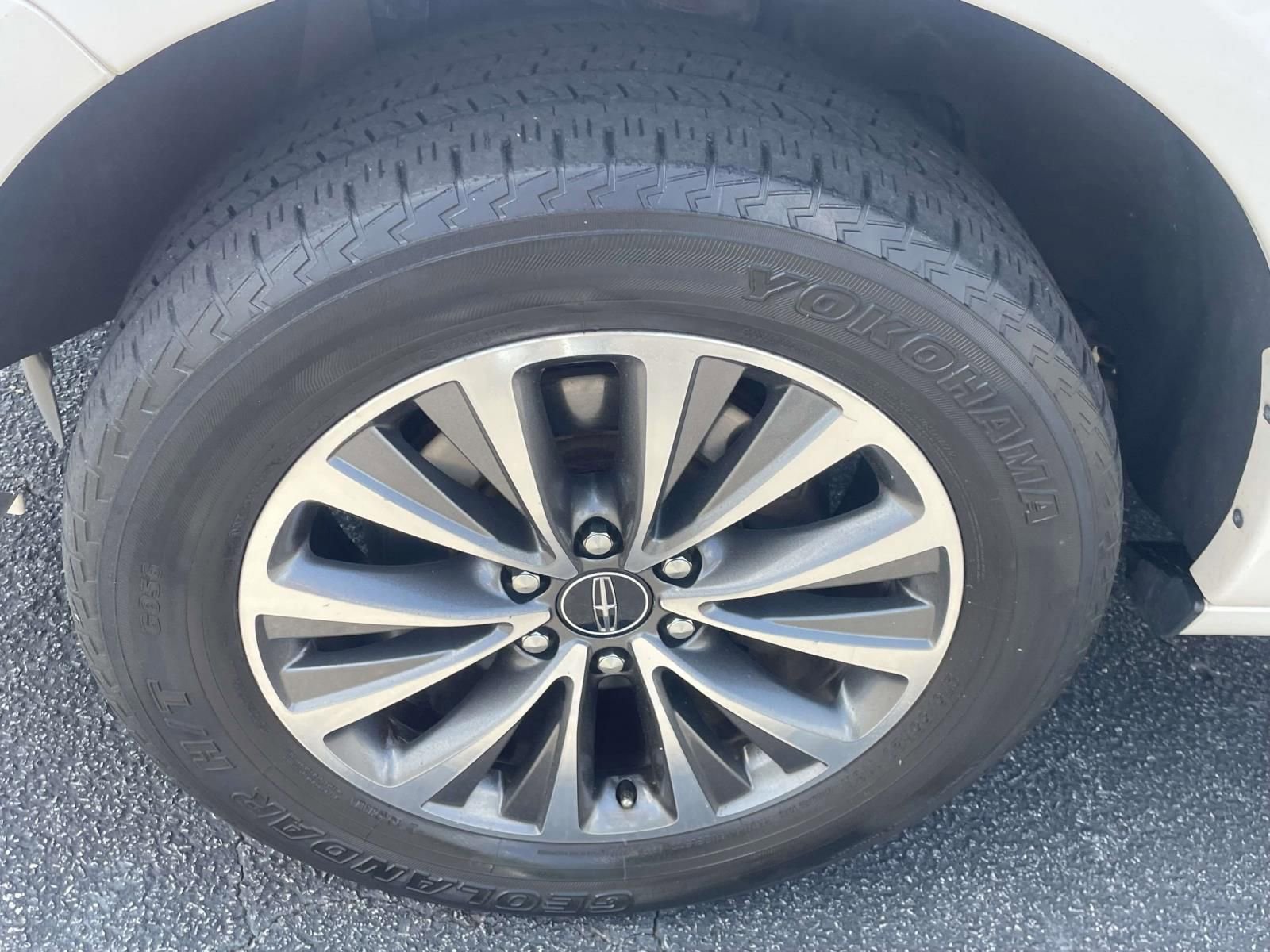 Used 2015 Lincoln Navigator 4WD image 9