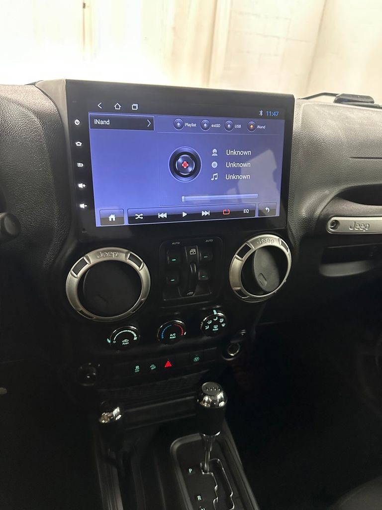 Used 2017 Jeep Wrangler Unlimited Sahara w/ Connectivity Group image 21