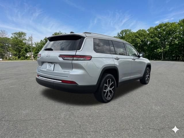 Used 2023 Jeep Grand Cherokee L Limited AWD/4WD image 8
