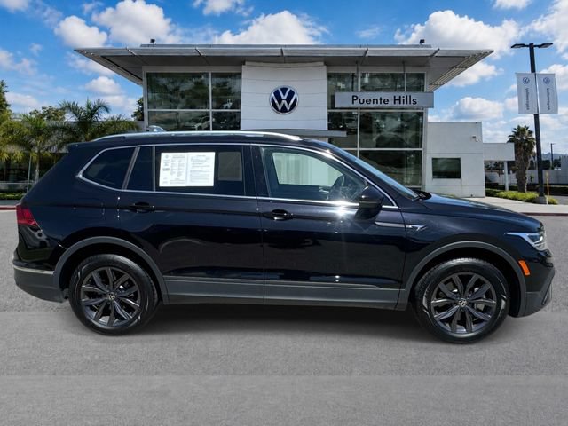 Used 2023 Volkswagen Tiguan SE w/ Panoramic Sunroof Package FWD image 3