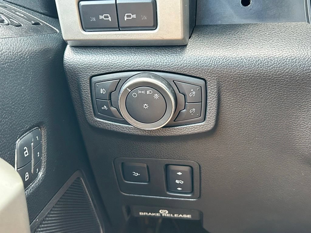 Used 2017 Ford F350 Lariat w/ Lariat Ultimate Package AWD/4WD image 28