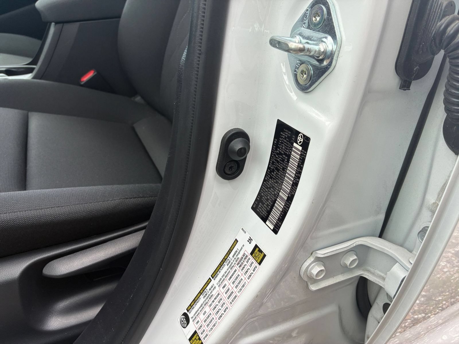 Used 2025 Toyota Corolla LE FWD image 27